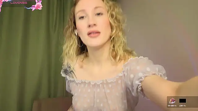 Snapshot of BiancaHelo chatting on September 20, 2025, 10:53 am BiancaHelo online show from September 20, 2025, 10:53 am