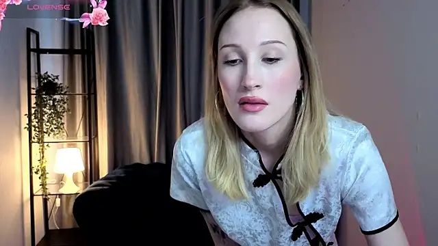 Snapshot of BiancaHelo chatting on October 9, 2025, 2:28 pm BiancaHelo online show from October 9, 2025, 2:28 pm