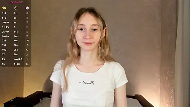 Snapshot of BeatrixHiett chatting on October 8, 2025, 3:41 am BeatrixHiett online show from October 8, 2025, 3:41 am