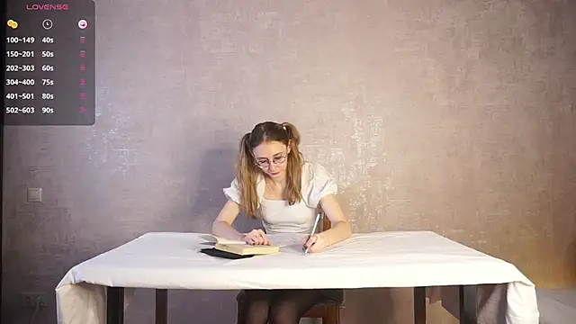 Snapshot of BeatrixHiett chatting on October 4, 2025, 3:52 am BeatrixHiett online show from October 4, 2025, 3:52 am