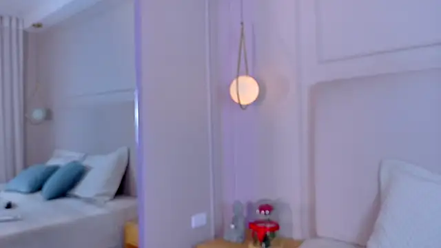 ZoehAngel online show from November 7, 2025, 11:15 am