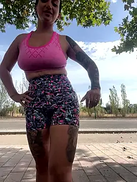 Ninabigtitied online show from October 3, 2025, 1:23 pm