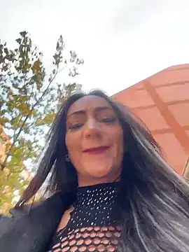 Ninabigtitied online show from November 4, 2025, 2:10 pm