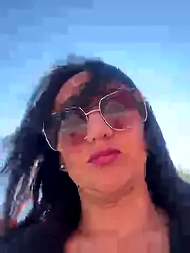 Ninabigtitied online show from October 9, 2025, 12:17 pm