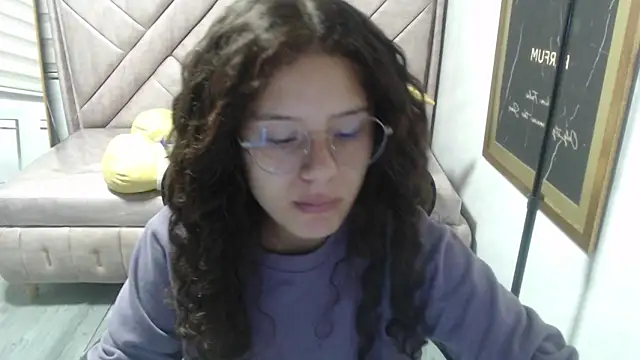 Velvet Moon V online show from November 25, 2025, 1:11 pm