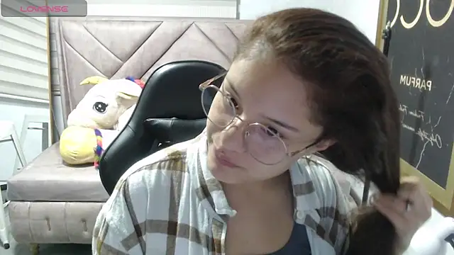 Velvet Moon V online show from December 5, 2025, 1:10 pm