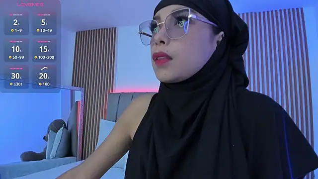 Snapshot of naishaa_ chatting on September 27, 2025, 6:47 pm naishaa  online show from September 27, 2025, 6:47 pm