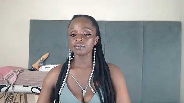 Snapshot of Jah-Queen chatting on September 17, 2025, 5:59 pm Jah-Queen online show from September 17, 2025, 5:59 pm