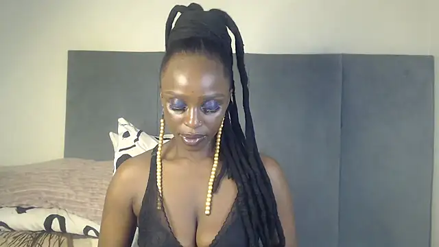 Snapshot of Jah-Queen chatting on September 22, 2025, 12:38 am Jah-Queen online show from September 22, 2025, 12:38 am