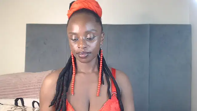 Snapshot of Jah-Queen chatting on October 3, 2025, 8:32 pm Jah-Queen online show from October 3, 2025, 8:32 pm