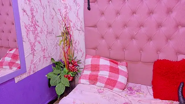 Snapshot of bellaseduzione chatting on June 3, 2026, 2:44 pm bellaseduzione online show from June 3, 2026, 2:44 pm