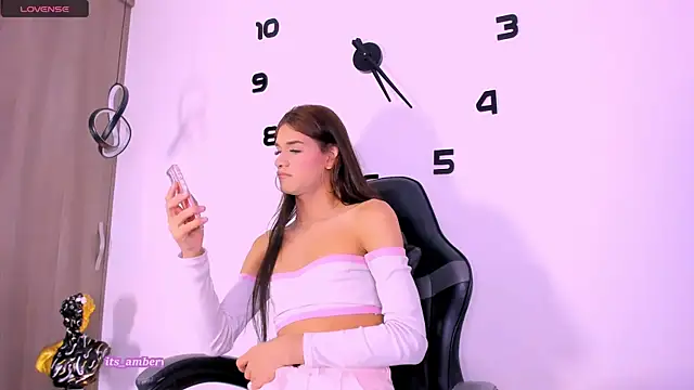  Mia Pink  online show from October 6, 2025, 10:21 pm