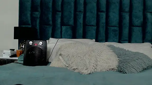 Emma Foxi online show from November 26, 2025, 9:48 pm