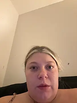 Snapshot of kinkybellexx chatting on November 8, 2025, 5:55 am kinkybellexx online show from November 8, 2025, 5:55 am