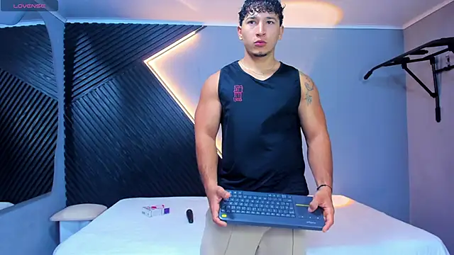 Horny nick18 online show from April 13, 2026, 4:11 pm