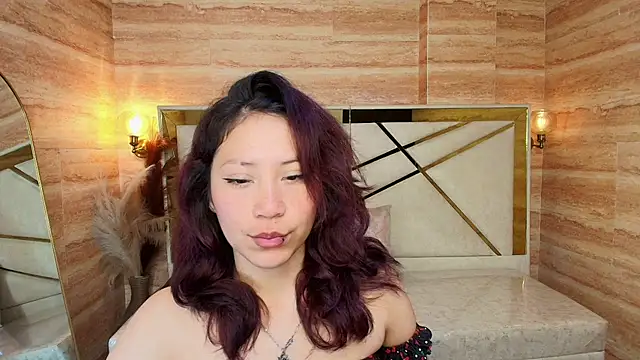 valentina r  online show from March 18, 2026, 1:35 pm