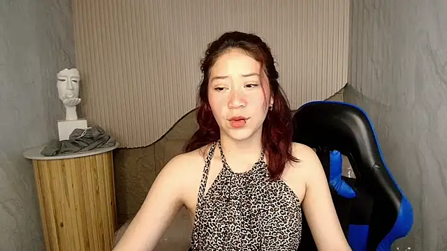 Snapshot of valentina_r_ chatting on October 9, 2025, 3:18 am valentina r  online show from October 9, 2025, 3:18 am