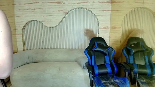 Snapshot of valentina_r_ chatting on October 24, 2025, 3:27 am valentina r  online show from October 24, 2025, 3:27 am