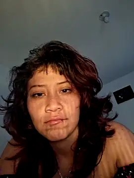 valentina r  online show from April 15, 2026, 9:15 pm