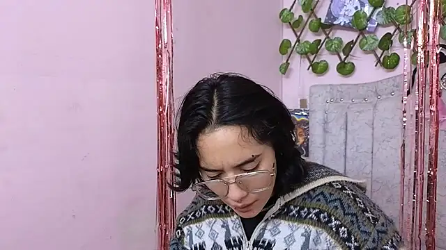 katalinathxandbritney1 online show from October 6, 2025, 11:16 pm