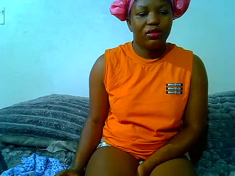 SweetHoney21  online show from May 25, 2026, 6:12 am