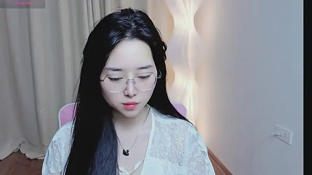 Snapshot of Miu-999 chatting on December 17, 2025, 7:13 am Miu-999 online show from December 17, 2025, 7:13 am