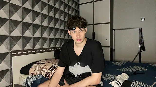 merycouple online show from April 13, 2026, 9:19 pm