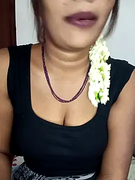 Snapshot of Tamil_kavinila chatting on February 9, 2026, 8:12 am Tamil kavinila online show from February 9, 2026, 8:12 am