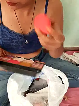 Snapshot of Naira-Tripathi chatting on September 17, 2025, 5:20 am Naira-Tripathi online show from September 17, 2025, 5:20 am