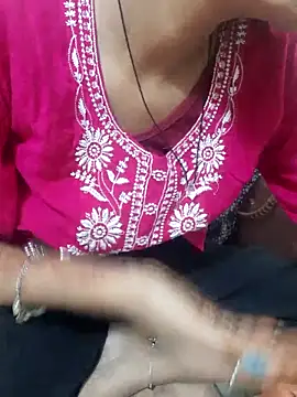 Snapshot of Naira-Tripathi chatting on October 17, 2025, 5:55 am Naira-Tripathi online show from October 17, 2025, 5:55 am