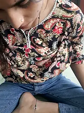 Snapshot of Naira-Tripathi chatting on October 6, 2025, 5:19 am Naira-Tripathi online show from October 6, 2025, 5:19 am