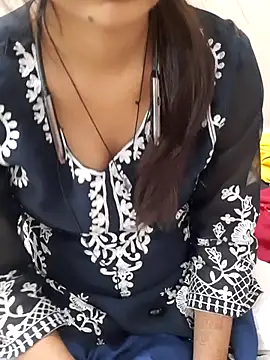 Snapshot of Naira-Tripathi chatting on October 18, 2025, 9:55 am Naira-Tripathi online show from October 18, 2025, 9:55 am