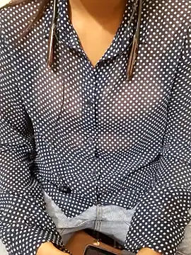 Snapshot of Naira-Tripathi chatting on October 28, 2025, 5:39 am Naira-Tripathi online show from October 28, 2025, 5:39 am