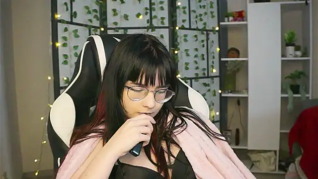 Snapshot of BereniceBattersby chatting on September 17, 2025, 8:44 pm BereniceBattersby online show from September 17, 2025, 8:44 pm