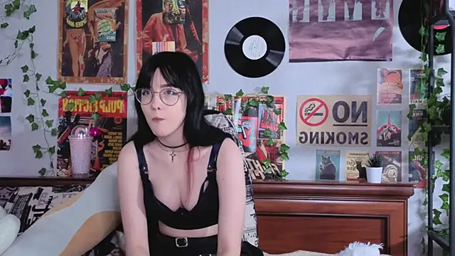 Snapshot of BereniceBattersby chatting on October 31, 2025, 8:44 am BereniceBattersby online show from October 31, 2025, 8:44 am