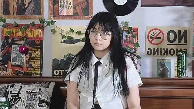 Snapshot of BereniceBattersby chatting on October 29, 2025, 8:24 am BereniceBattersby online show from October 29, 2025, 8:24 am