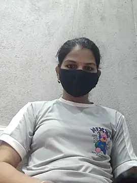 poojam93 online show from June 17, 2026, 1:27 am