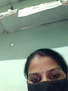 poojam93 online show from September 17, 2025, 2:08 pm