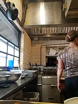 Snapshot of sarahkat86 chatting on September 17, 2025, 5:15 pm sarahkat86 online show from September 17, 2025, 5:15 pm