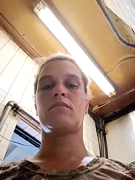 Snapshot of sarahkat86 chatting on October 27, 2025, 3:35 pm sarahkat86 online show from October 27, 2025, 3:35 pm