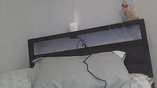 sarahkat86 online show from May 6, 2026, 11:31 pm