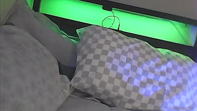 sarahkat86 online show from March 3, 2026, 12:28 am