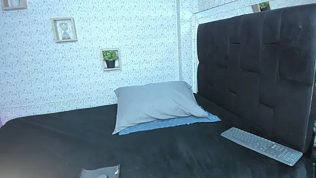 lisa logan online show from February 25, 2026, 4:34 am