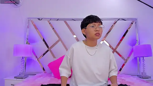 Snapshot of michell__petit_ chatting on September 14, 2025, 12:27 pm michell petit online show from September 14, 2025, 12:27 pm