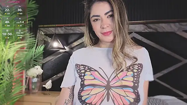 Snapshot of CristalHeart_ chatting on October 7, 2025, 12:06 pm CristalHeart online show from October 7, 2025, 12:06 pm