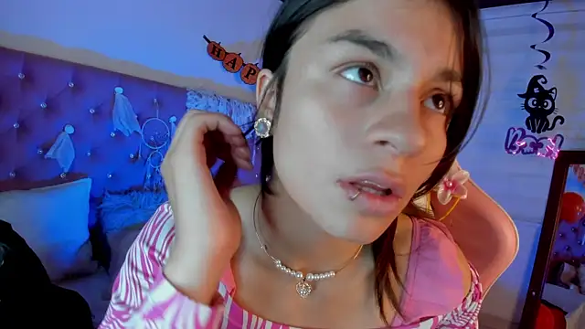 Snapshot of Jade_rey_ chatting on October 17, 2025, 7:26 pm Jade rey  online show from October 17, 2025, 7:26 pm