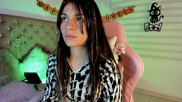 Snapshot of Jade_rey_ chatting on October 11, 2025, 4:13 am Jade rey  online show from October 11, 2025, 4:13 am