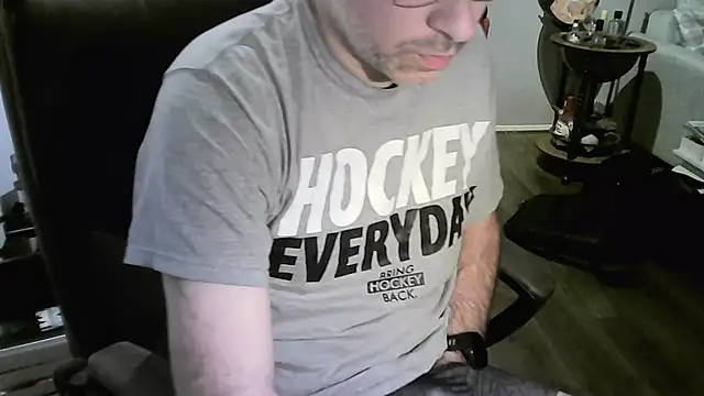 Chrisprngr online show from October 24, 2025, 9:08 am