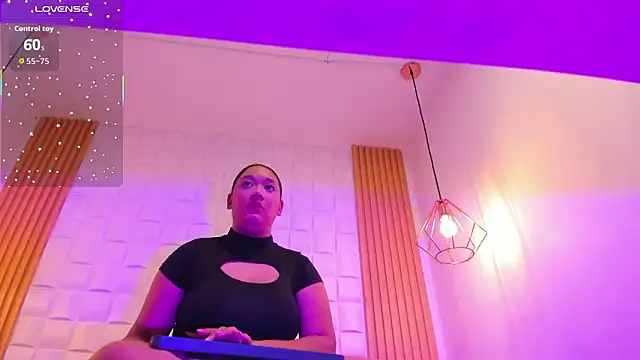 Snapshot of AriaBelle chatting on February 17, 2026, 11:07 am AriaBelle online show from February 17, 2026, 11:07 am