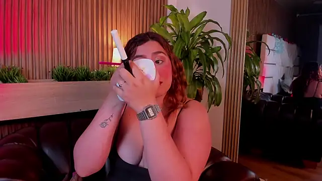 AdelaTaylor online show from October 4, 2025, 8:21 pm